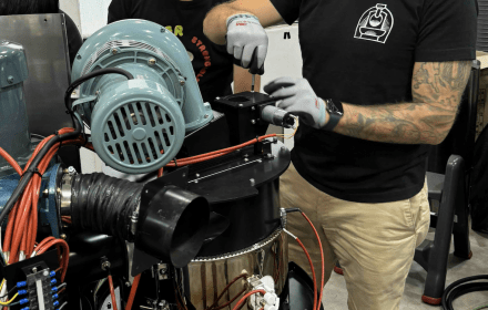 Stronghold - Szymon i Łukasz na szkoleniu technicznym w siedzibie Strongholda w Seulu